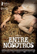 Cartel oficial en español de: Entre nosotros Cartel oficial en español de: Entre nosotros